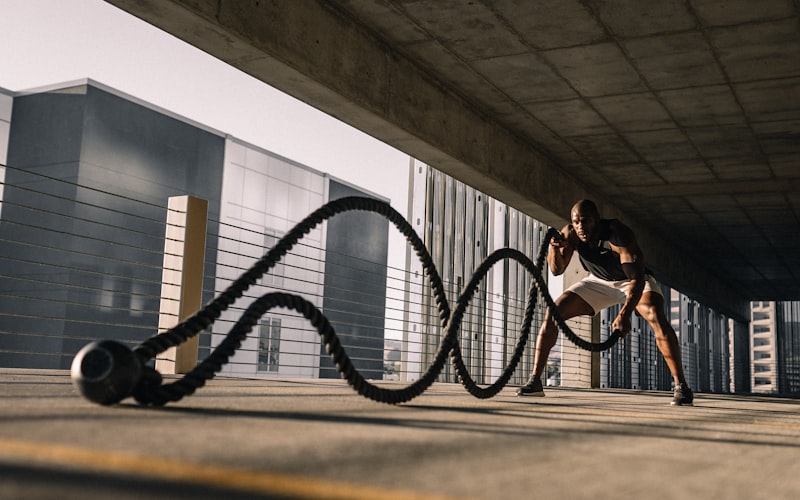 哈兰德在比赛中庆祝进球的精彩瞬间特写